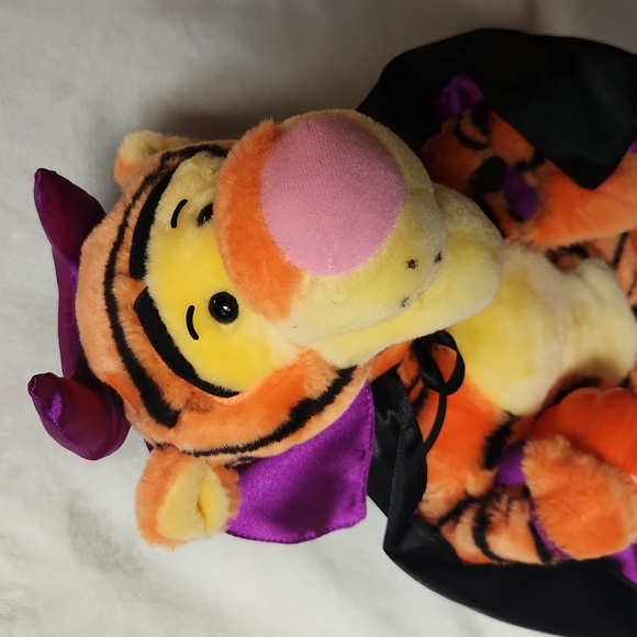 Disney, Halloween, Vampire Tigger Battery, Animated Display - Picture 3 of 9